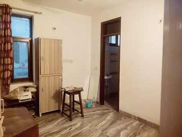 Room in 5 BHK Builder Floor at Kalkaji – for Rent