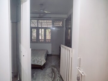 Room in 5 BHK Builder Floor at Kalkaji – for Rent