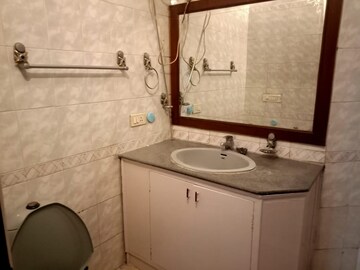 6 BHK Independent House For Rent in Defence Colony
