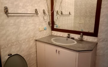 6 BHK Independent House For Rent in Defence Colony