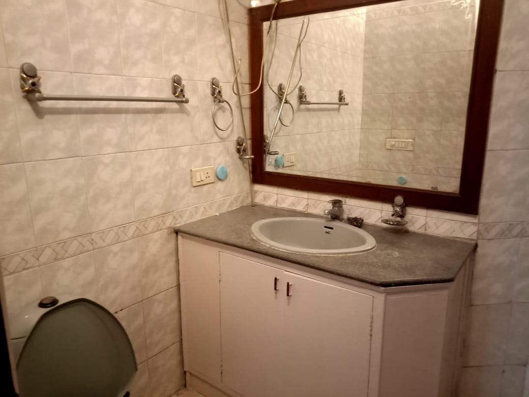 6 BHK + Servant Room Independent House For Rent in Defence Colony 