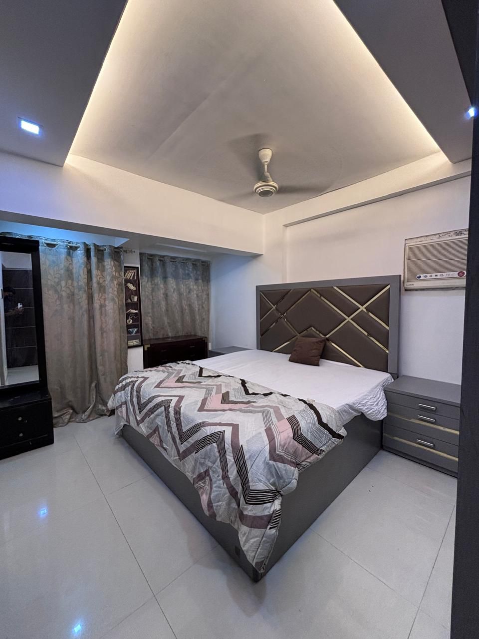 3 BHK + Extra Room Apartment For Rent in Sheth Vasant Oasis