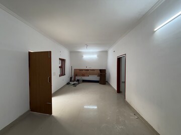 Room in 2 BHK Independent House at Sector 44 – for Rent