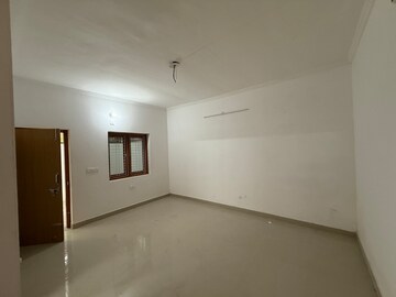 Room in 2 BHK Independent House at Sector 44 – for Rent