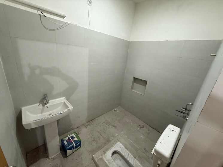 Bathroom, sector 44 2 Bedroom 240 Sq.Mt. Independent House In Sector 44 Noida 8558690