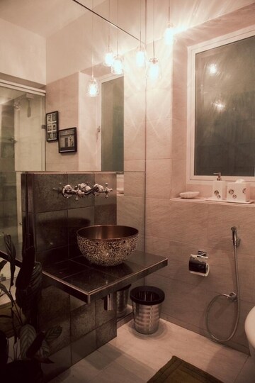 Master Bedroom in 3 BHK Apartment at Sai Baba Complex Goregaon, Goregaon East – for Rent