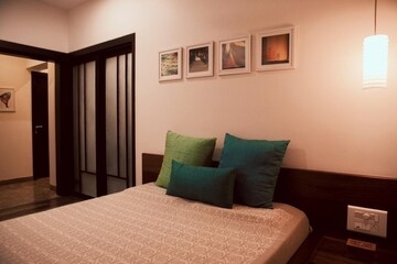 Living Room in 3 BHK Apartment at Sai Baba Complex Goregaon, Goregaon East – for Rent