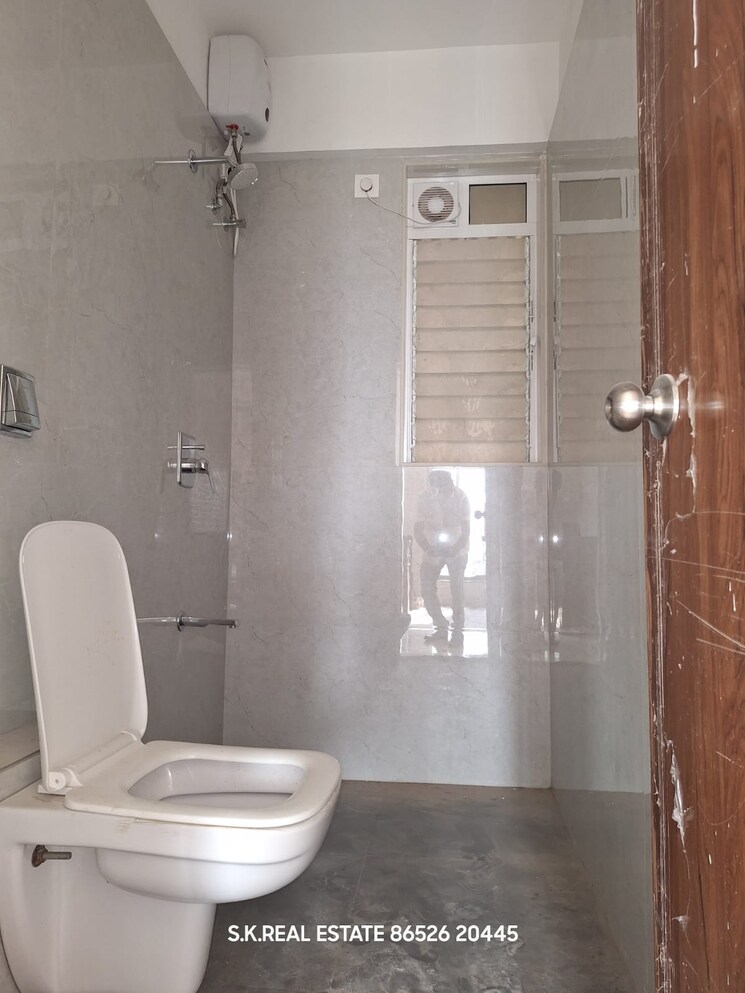 Bathroom, jp-eminence 2 Bedroom 577 Sq.Ft. Apartment In Andheri West Mumbai 8558712