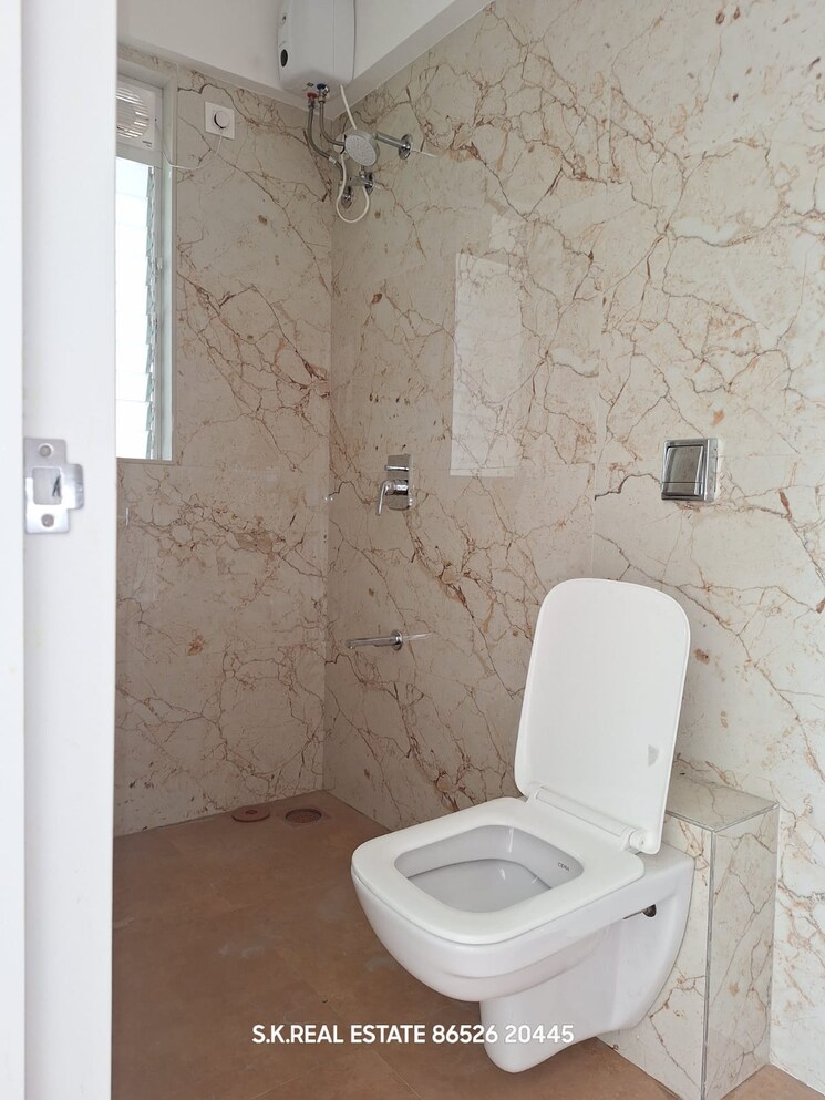 Bathroom, jp-eminence 2 Bedroom 577 Sq.Ft. Apartment In Andheri West Mumbai 8558712