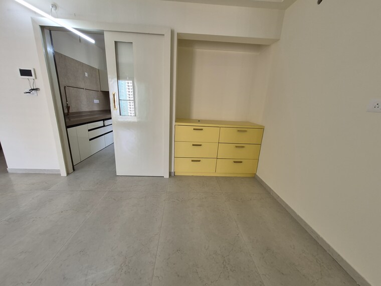 Room, dosti-west-county-phase-2-dosti-cedar 3 Bedroom 938 Sq.Ft. Apartment In Balkum Pada Thane 8558720