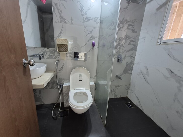 Bathroom, dosti-west-county-phase-2-dosti-cedar 3 Bedroom 938 Sq.Ft. Apartment In Balkum Pada Thane 8558720