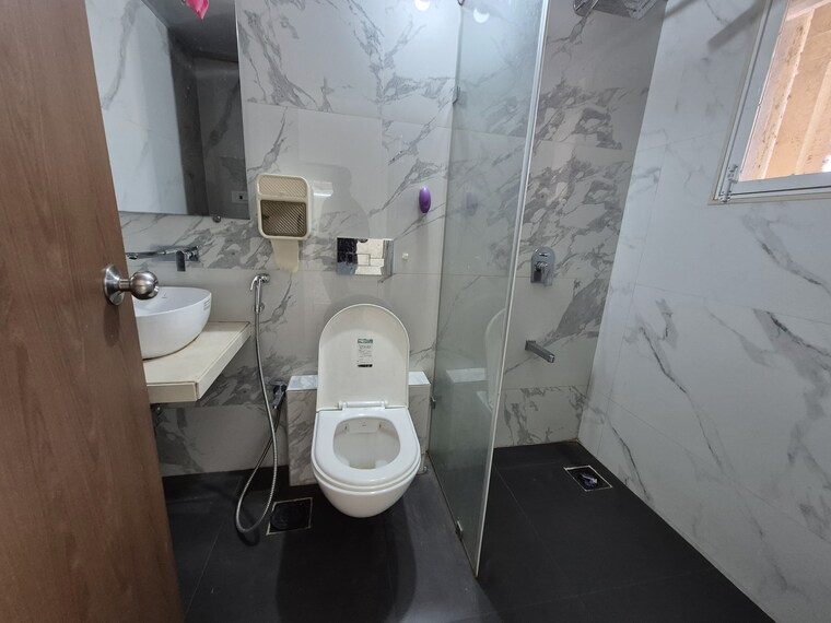 Bathroom, dosti-west-county-phase-2-dosti-cedar 3 Bedroom 938 Sq.Ft. Apartment In Balkum Pada Thane 8558720