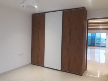 Room in 4 BHK Apartment at Jayabheri The Peaks, Narsingi – for Rent