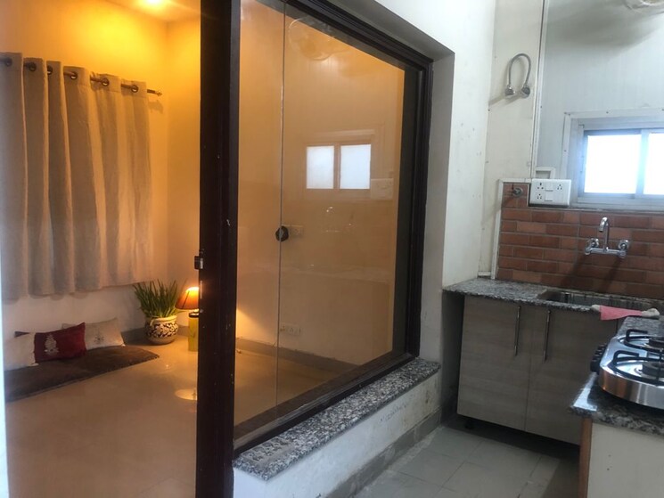 Living Room, old-dlf-colony 4 Bedroom 250 Sq.Yd. Independent House In Sector 14 Gurgaon 8513222