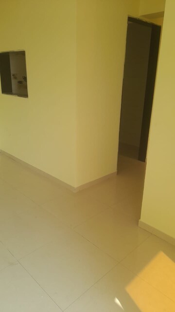 Room in 1.5 BHK Apartment at Royce Paradise, Kalyan West – for Rent