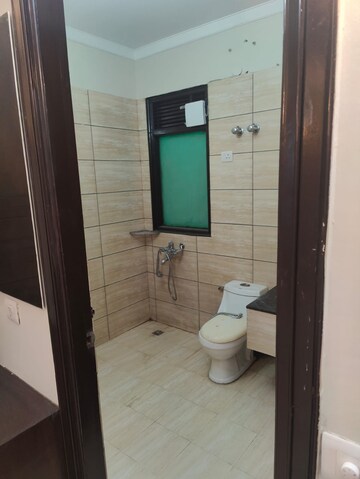 Bathroom in 6+ BHK Villa at Unitech South City 1, South City 1 – for Rent