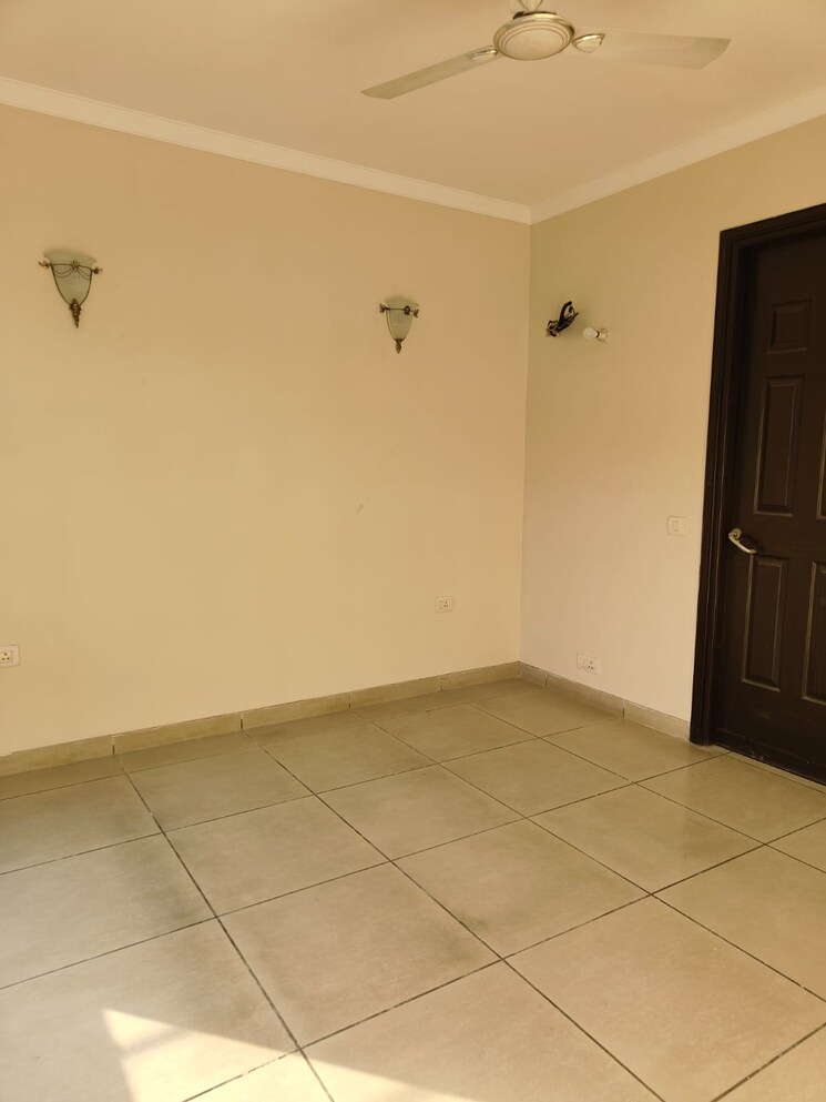 Room, unitech-south-city-1 6+ Bedroom 360 Sq.Ft. Villa In South City 1 Gurgaon 8558754