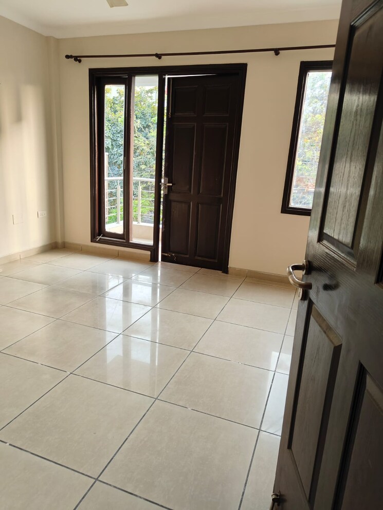 Balcony, unitech-south-city-1 6+ Bedroom 360 Sq.Ft. Villa In South City 1 Gurgaon 8558754