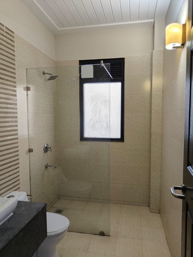 Bathroom, unitech-south-city-1 6+ Bedroom 360 Sq.Ft. Villa In South City 1 Gurgaon 8558754