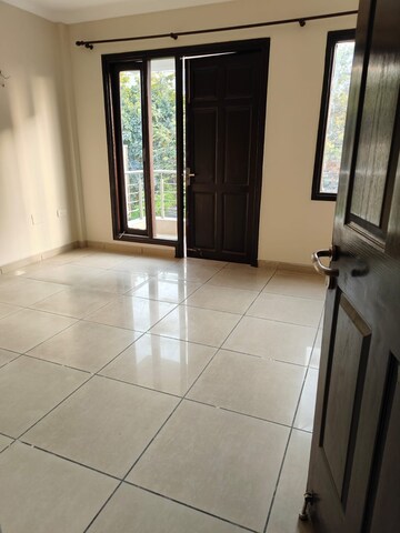 Bathroom in 6+ BHK Villa at Unitech South City 1, South City 1 – for Rent