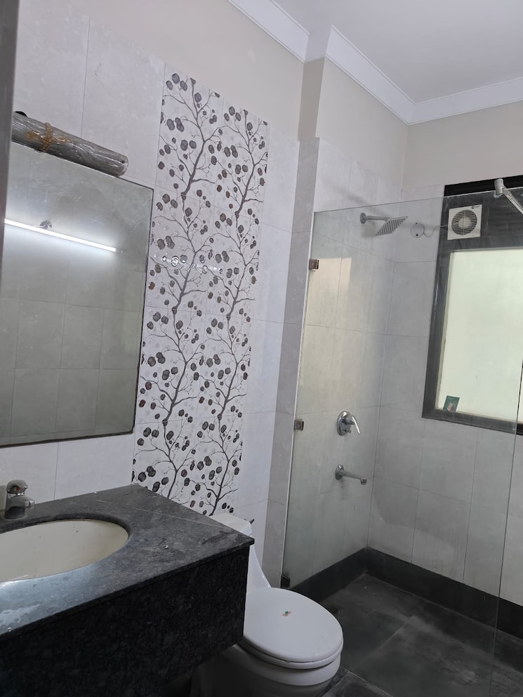 Bathroom, unitech-south-city-1 6+ Bedroom 360 Sq.Ft. Villa In South City 1 Gurgaon 8558754