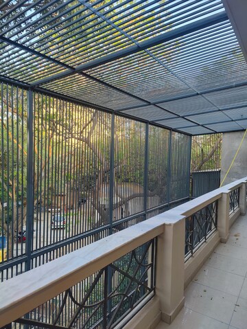 Balcony in 6+ BHK Villa at Unitech South City 1, South City 1 – for Rent