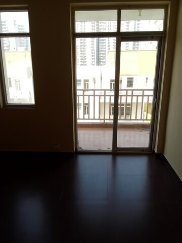 Room in 2.5 BHK Apartment at Ramprastha Awho, Sector 95 – for Rent