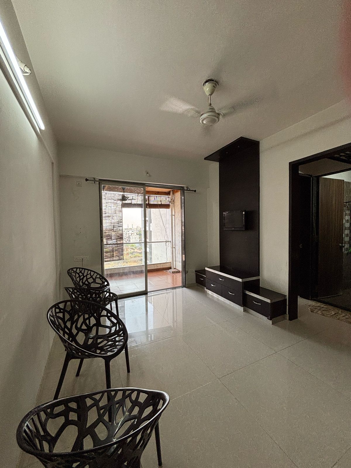 1.5 BHK + Servant Room Apartment For Sale in Ravinanda Skylights