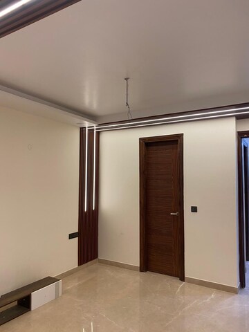 Room in 3 BHK Builder Floor at Ansal Sushant Lok I, Sector 43 – for Rent
