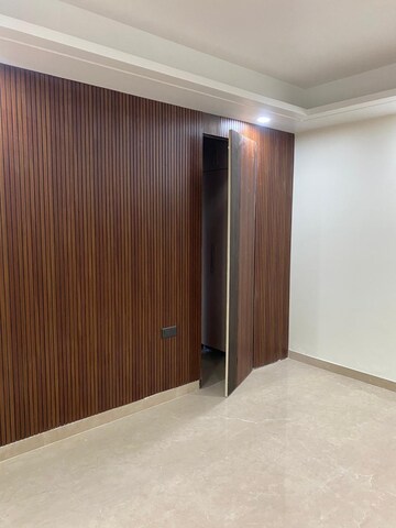 Room in 3 BHK Builder Floor at Ansal Sushant Lok I, Sector 43 – for Rent