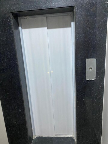 Building Lobby in 3 BHK Builder Floor at Ansal Sushant Lok I, Sector 43 – for Rent