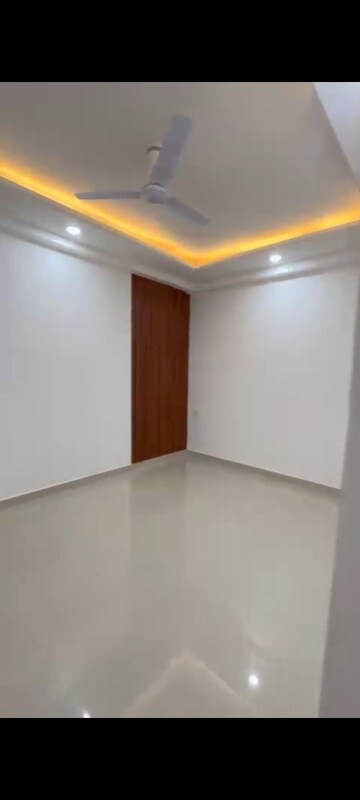 Room in 3 BHK Builder Floor at Palm Residency Chhatarpur, Chattarpur – for Rent