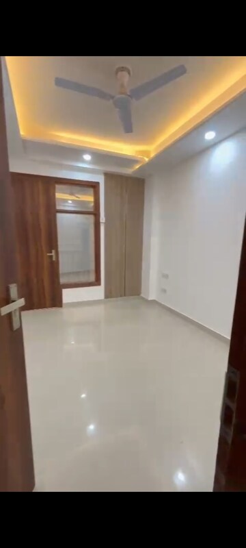 Room in 3 BHK Builder Floor at Palm Residency Chhatarpur, Chattarpur – for Rent