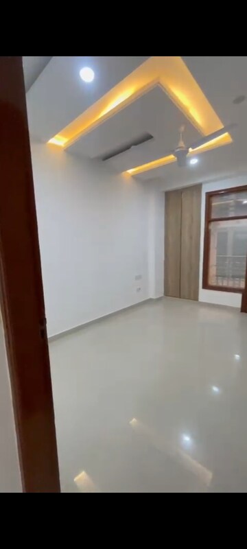 Room in 3 BHK Builder Floor at Palm Residency Chhatarpur, Chattarpur – for Rent
