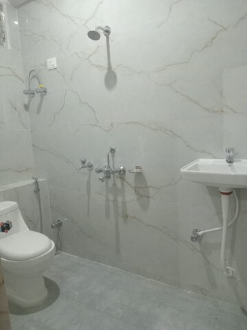 Bathroom in 6+ BHK Builder Floor at Nijampur Malhaur – for Rent