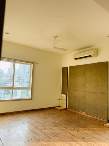 Room in 4 BHK Apartment at Jayabheri The Peaks, Narsingi – for Rent