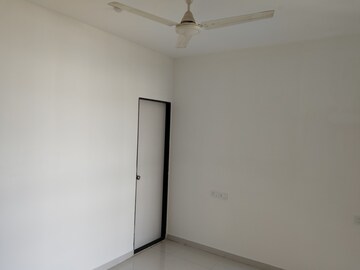 Room in 1 BHK Apartment at Chandak Nishchay, Borivali East – for Rent