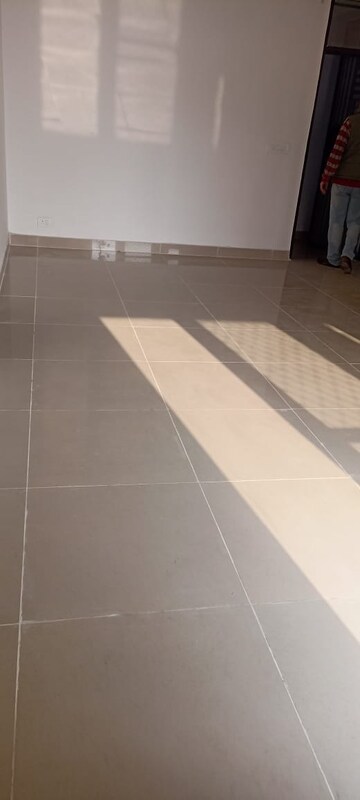Room in 3 BHK Apartment at Ajnara Le Garden, Sector 16b Greater Noida – for Rent
