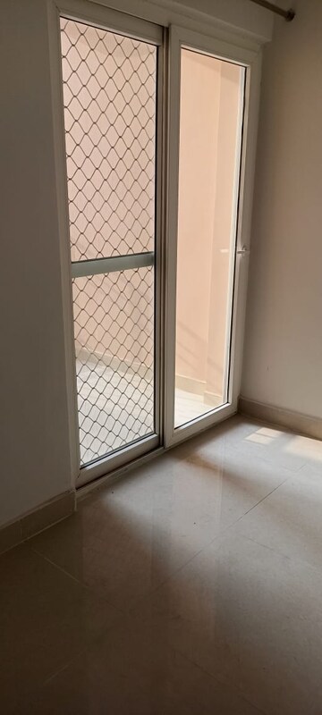 Room in 3 BHK Apartment at Ajnara Le Garden, Sector 16b Greater Noida – for Rent