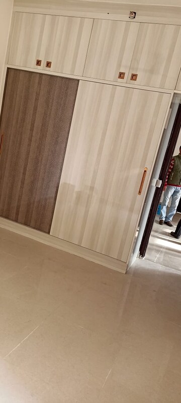 Room in 3 BHK Apartment at Ajnara Le Garden, Sector 16b Greater Noida – for Rent