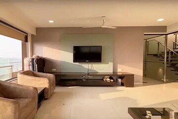 4 BHK Apartment For Sale in Prabhadevi