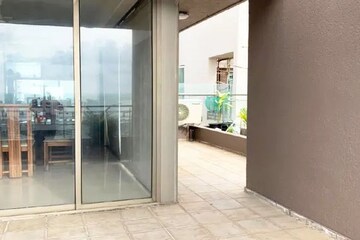 Room in 4 BHK Apartment at Prabhadevi – for Sale