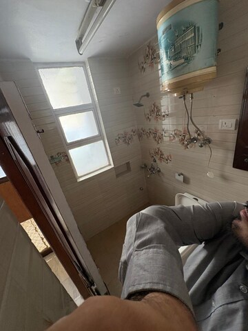 Attached Bathroom in 2.5 BHK Builder Floor at Sushant Lok I – for Rent