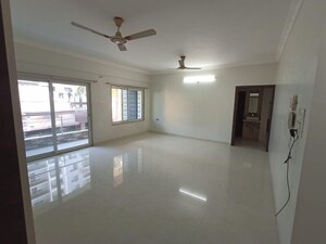 Room in 2 BHK Apartment at Wanwadi – for Sale