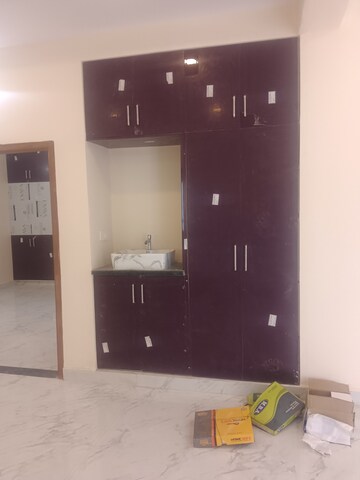 Furnished Amenities in 3 BHK Apartment at Manikonda – for Rent