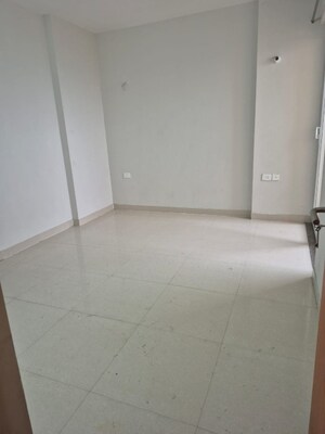 Room in 3 BHK Apartment at Eldeco Live By The Greens, Sector 150 – for Sale