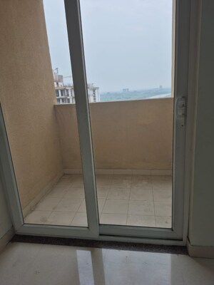 Furnished Amenities in 3 BHK Apartment at Eldeco Live By The Greens, Sector 150 – for Sale
