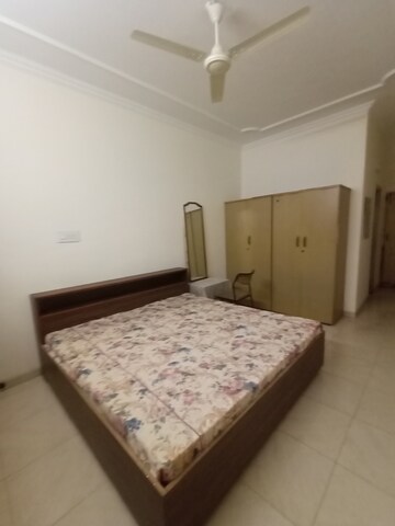 1 BHK Independent House For Rent in Sector 17
