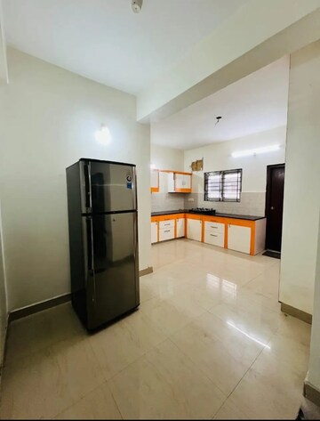 Room in 3 BHK Apartment at Vishnu Vistara, Hi Tech City – for Rent