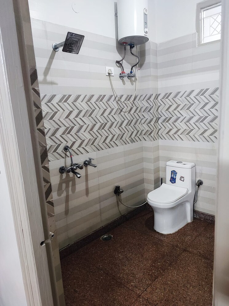 Bathroom, pratap nagar 2 Bedroom 650 Sq.Ft. Builder Floor In Pratap Nagar Delhi 8559297